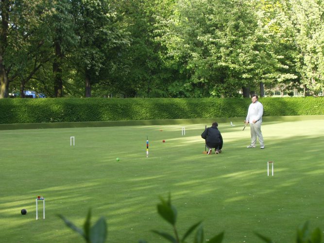 How to play croquet